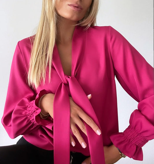 Elegant blouse with a tie