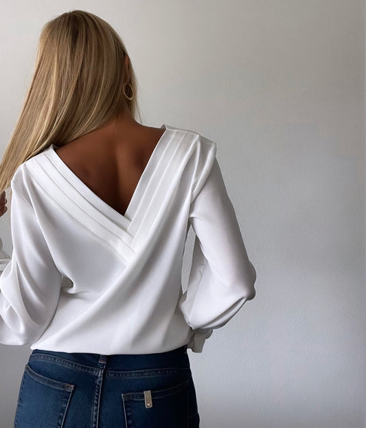 Beautiful blouse with a cutout on the back and long sleeves